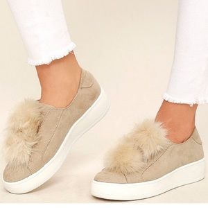 Pom Pom Sneakers Women’s like Steve Madden Bryanne Sneakers, Sz 7